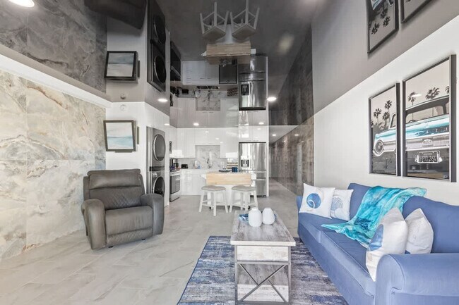 Foto del edificio - 8743 Thomas Dr