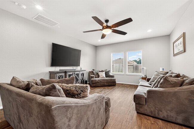 Building Photo - 40438 Red Poppy Ln