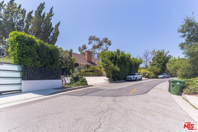 Building Photo - 935 Linda Flora Dr