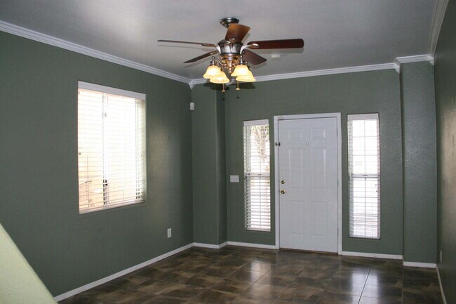 Building Photo - Two Bedroom in Tempe