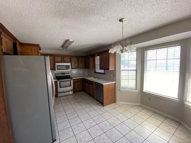 Building Photo - Beautiful recently remodeled 4 Bedroom 2 B...