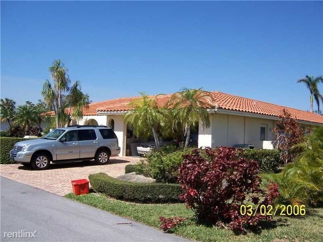 Building Photo - 5711 Bamboo Cir