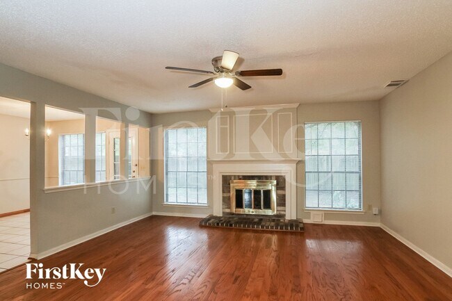 Foto del edificio - 17026 River Willow Dr