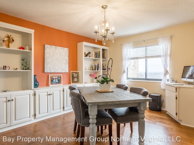 Building Photo - 1 br, 1 bath House - 5902 MOUNT EAGLE DRIV...