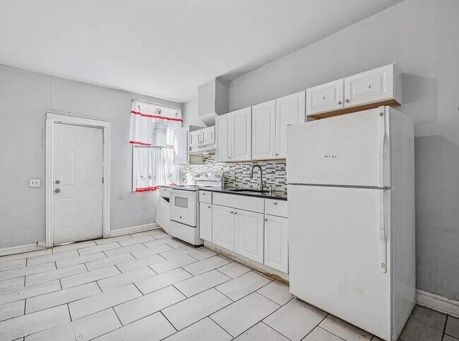 Foto del edificio - 5450 Media St