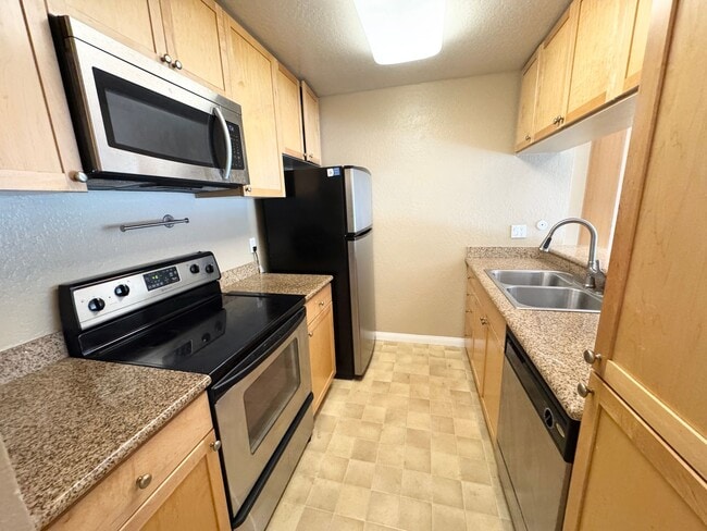 Building Photo - Great Shape Livermore Condo in Sonata Comm...