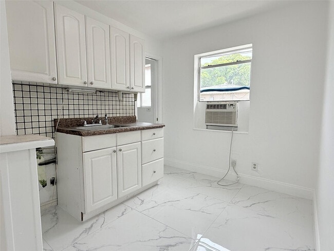 Building Photo - 1850 Rodman St