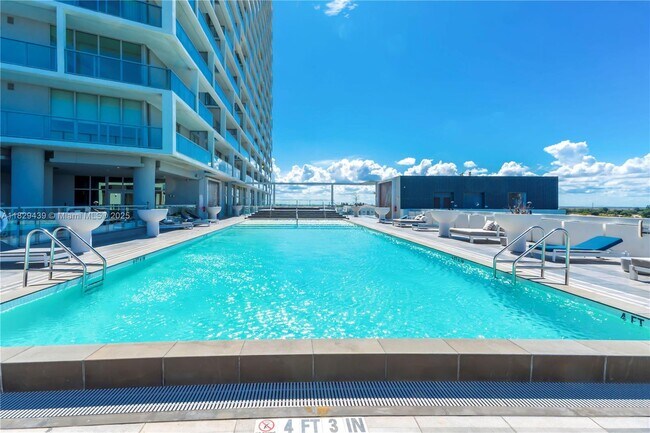 Foto del edificio - 2000 Metropica Wy