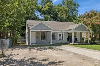 Building Photo - 2422 Roanoke Ave