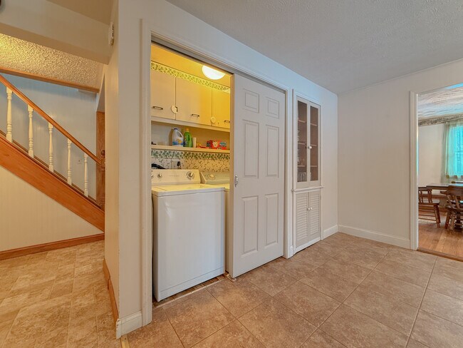 Building Photo - 7318 Friendsville Rd