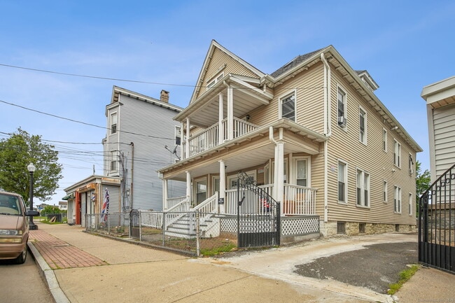 Building Photo - 1119 Stratford Ave