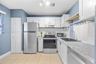 Building Photo - 164 NW 60th Ave