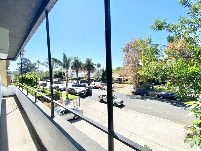 Building Photo - 5555 Carlton Way