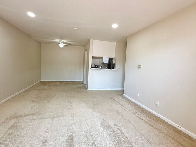 Foto del edificio - COMING SOON! | $2950 / 2 BR - GORGEOUS REMODELED CONDO IN CENTRAL NEWARK