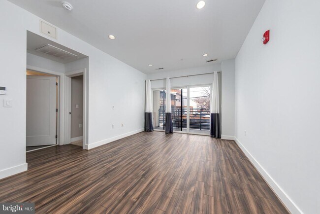 Building Photo - 1111 Orren St NE