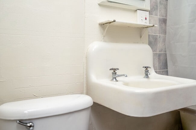 Interior Photo - 1910 1st Ave S