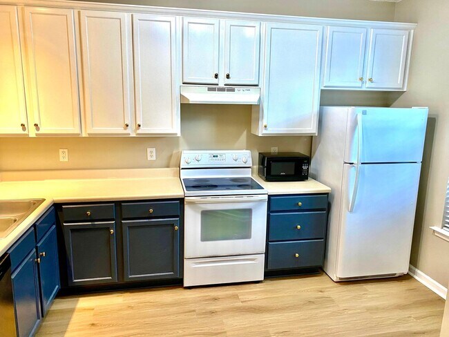 Building Photo - Great Townhouse in South Durham Available:...