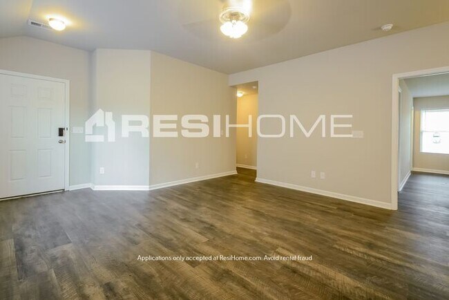 Building Photo - COMING SOON! Anticipated move-in ready dat...