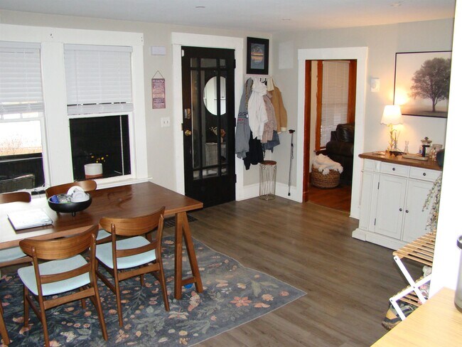 Foto del edificio - 13 Back River Rd