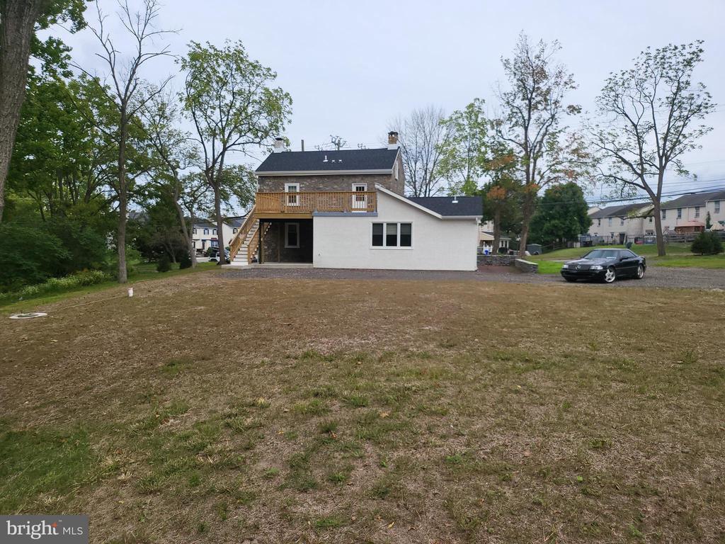 Primary Photo - 607 N Trooper Rd