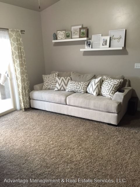 Foto principal - 127 Jordan Ridge Boulevard