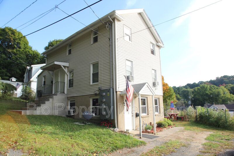 14 Edgewood Rd Unit 3, Watertown, CT 06779 Condo for Rent in