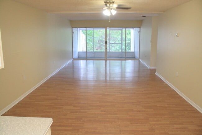 Building Photo - lovely one story duplex