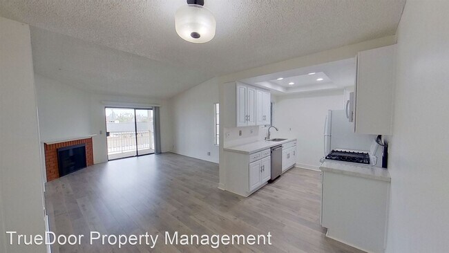 Building Photo - 2 br, 1.5 bath House - 1161 Packers Circle...
