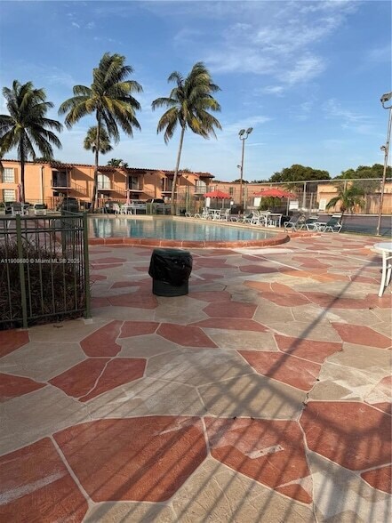 Building Photo - 7230 Fairway Dr