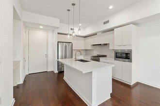 Building Photo - 207 W Johanna St