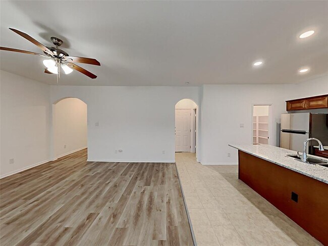 Building Photo - 12711 Plummersville St