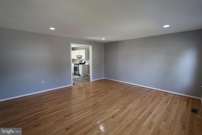 Foto del edificio - 5213 Zephyr Ave