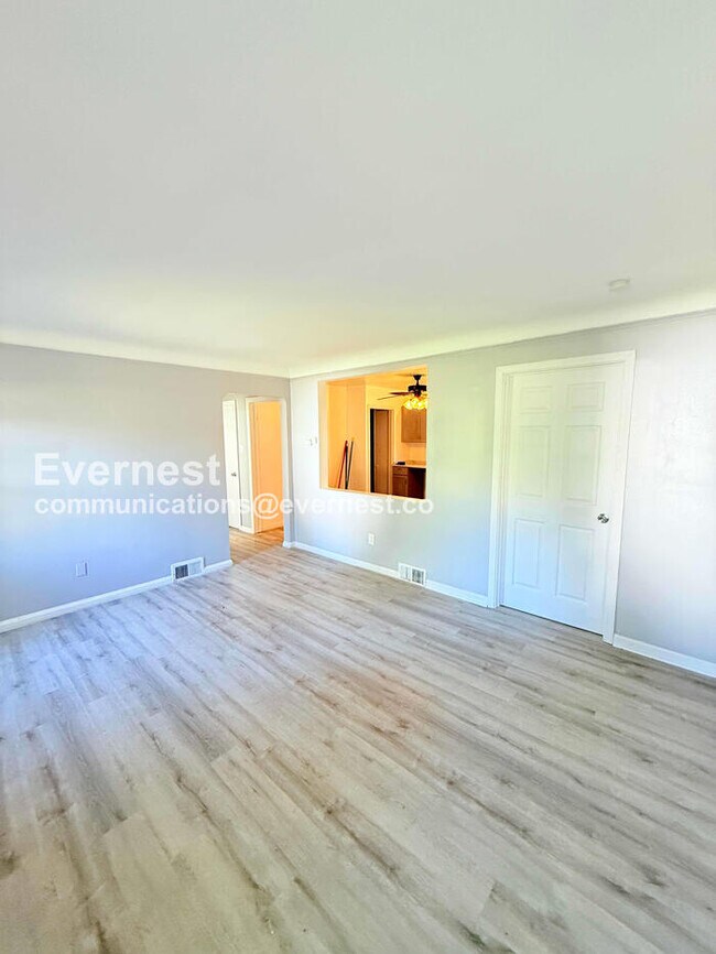 Foto del edificio - 5134 Hereford St