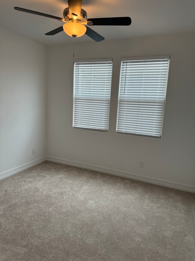 Foto del edificio - 8758 W Medlock Dr