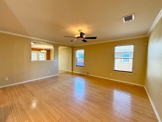 Foto del edificio - 18 month special!  Lease now $1530/month u...