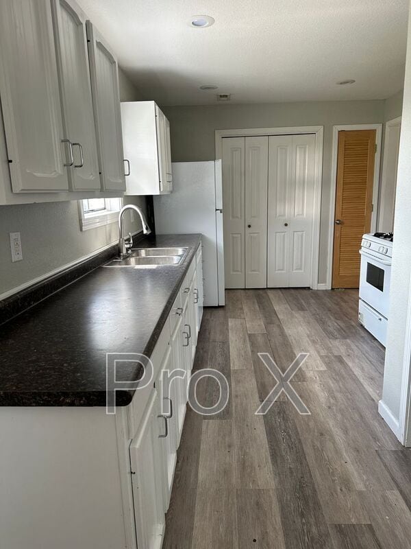 Building Photo - 2211 S Sergeant Ave