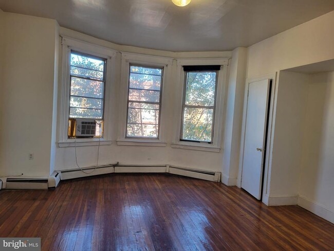 Building Photo - 616 Tasker St