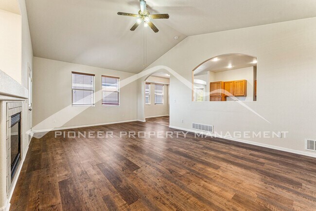 Building Photo - Spacious Home with Central AC and Washer/D...