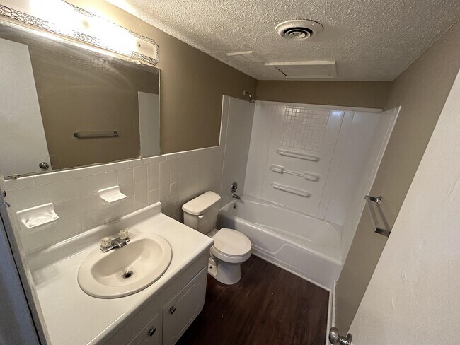 Building Photo - 3210 Tallywood Dr