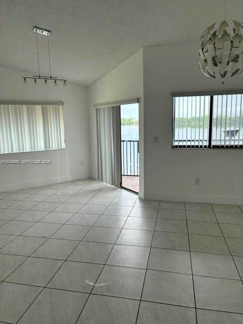 Foto del edificio - 15545 Miami Lakeway N