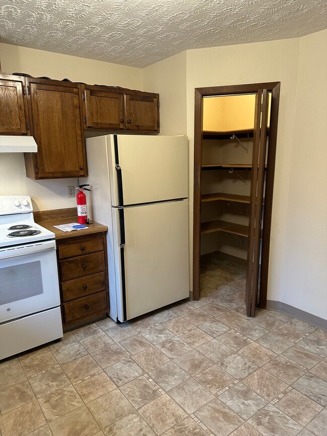 Building Photo - 6511 E 8th Ave