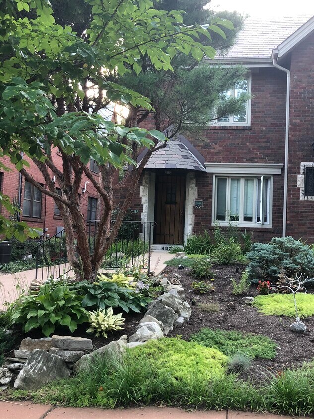 Primary Photo - 407 Midvale Ave