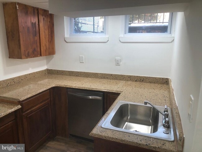 Foto del edificio - 8106 Pleasant Plains Rd