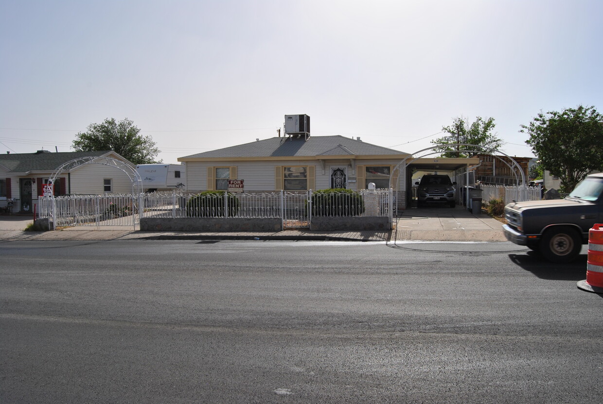 Primary Photo - 929 Giles Rd