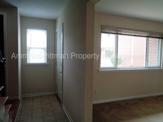 Building Photo - 3 Bedroom Townhome - Champion Ct