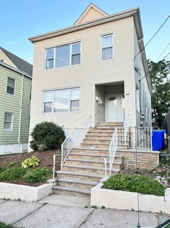 Building Photo - 485 E 27th St