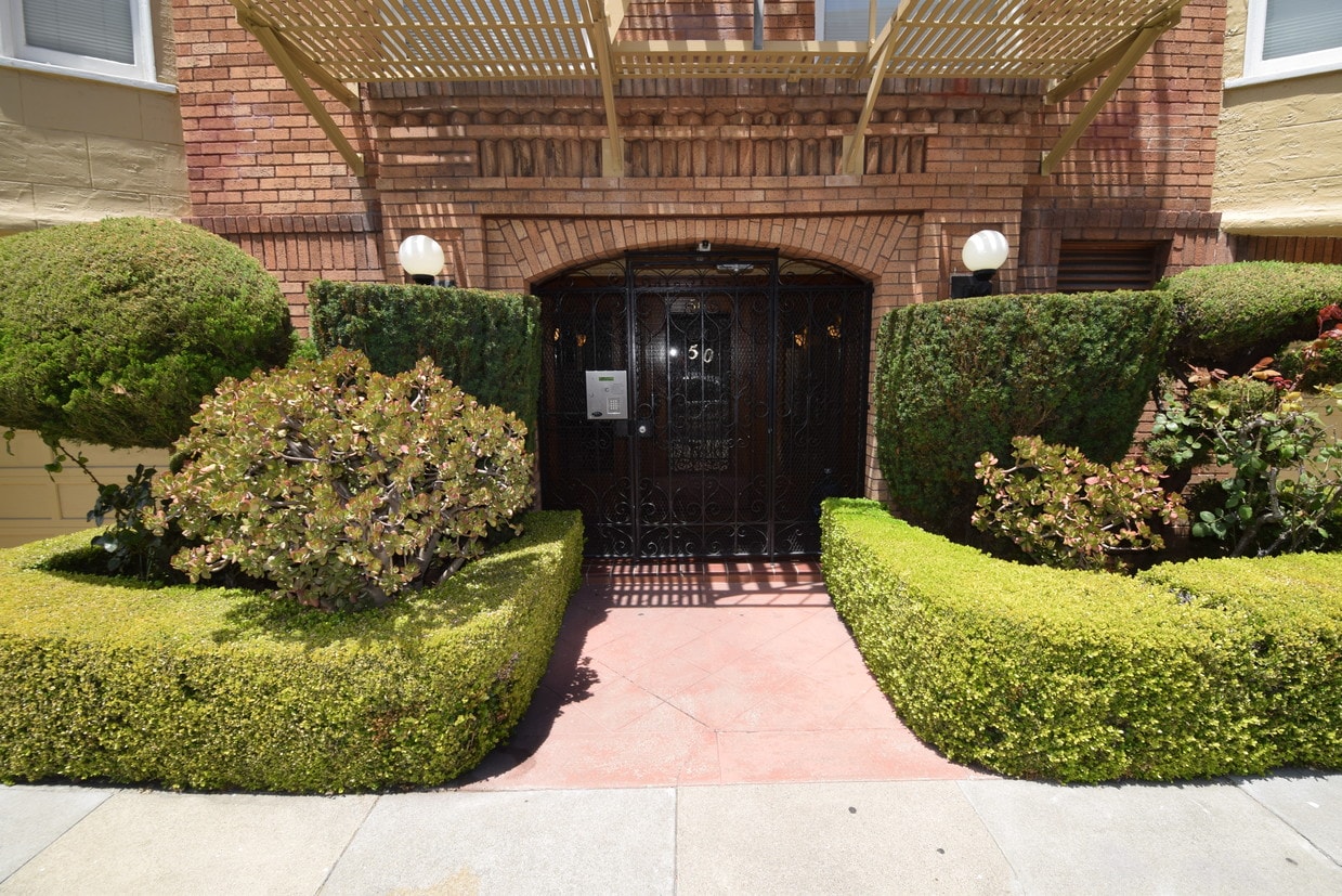 Primary Photo - 50 Capra Way