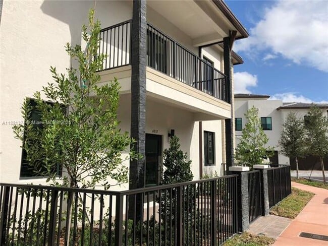 Foto del edificio - 4937 NW 84th Ave