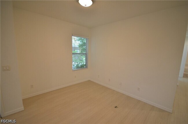Foto del edificio - 3303 Armstrong Ct