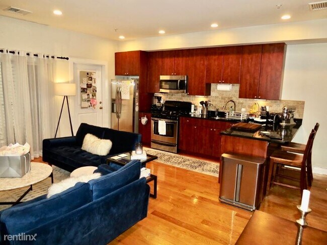 Foto del edificio - 327 W Broadway